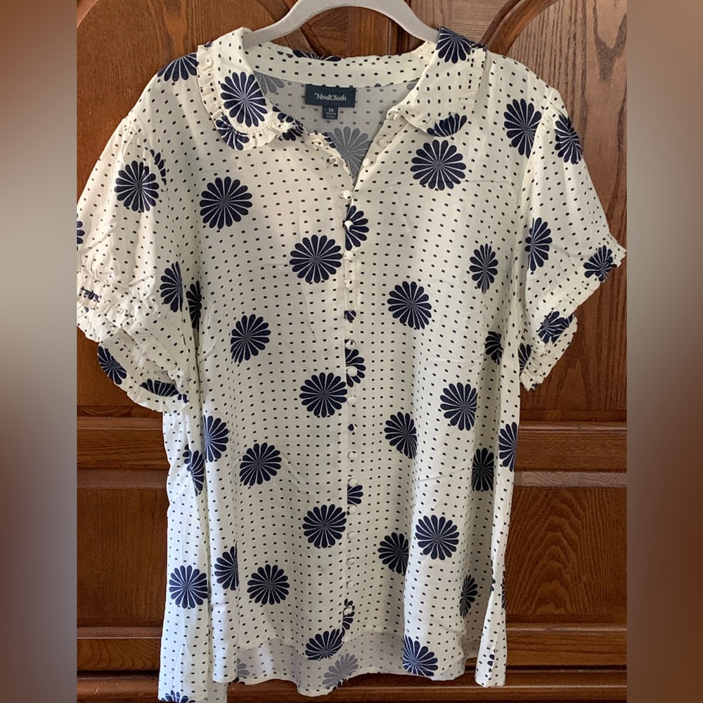 ModCloth Cream & Navy Floral Button-Up Blouse – Size 1X